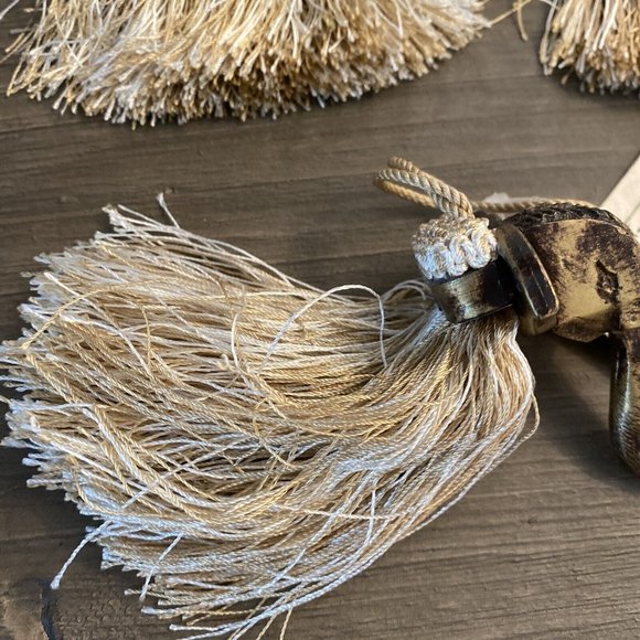 3 HALLMART COLLECTIBLES ELEPHANT KEY DOOR KEY DECORATIVE TASSELS NEW - Picture 4 of 12